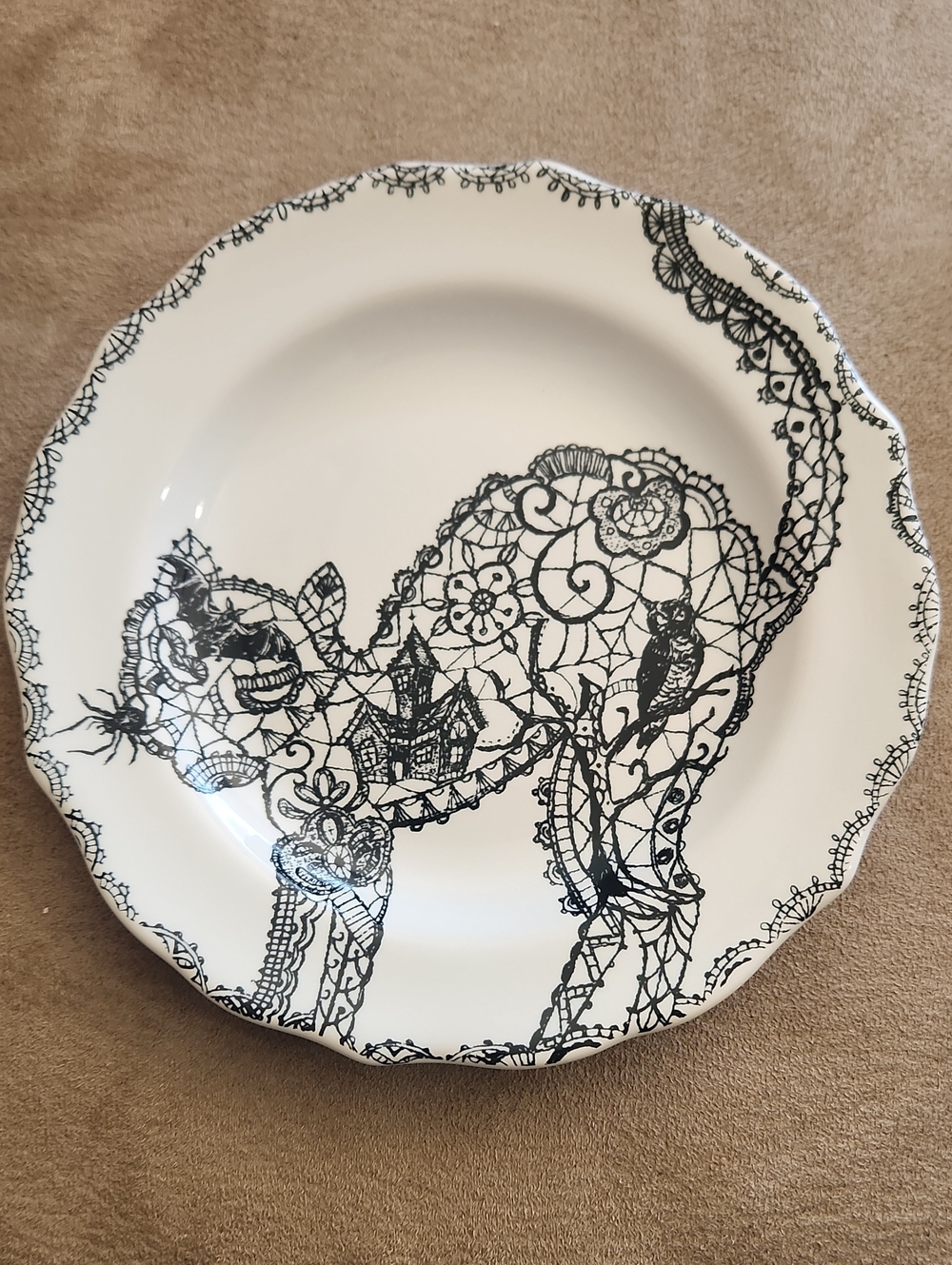 222 Fifth Black and White Lace Cat Decorative Plate